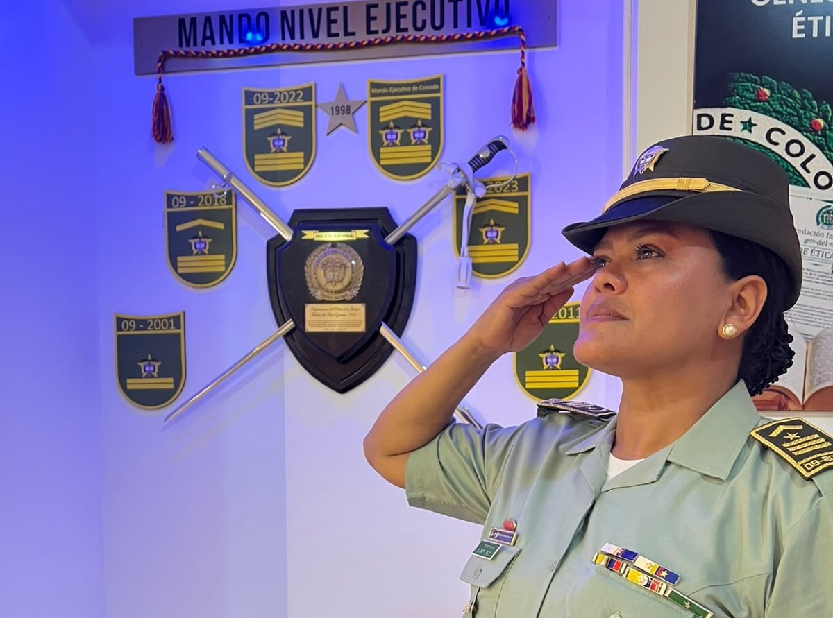 La intendente jefe Elizabeth Trejos Ruiz, con 22 años de servicio en la Policía Nacional, fue una de las mujeres exaltadas durante la conmemoración del Día de la Mujer Policía en La Guajira.